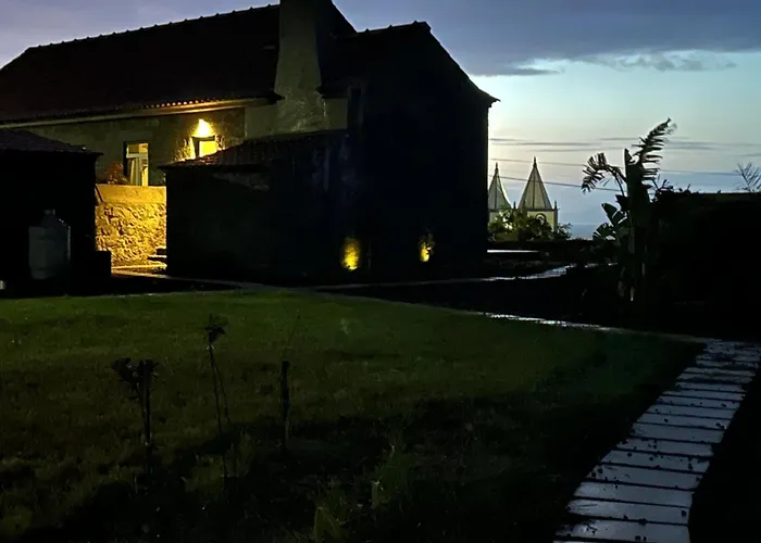 Ca Por Casa Pico-criptomeria Prainha (Sao Roque do Pico)