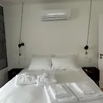 Ca Por Casa Pico-criptomeria Prainha (Sao Roque do Pico)