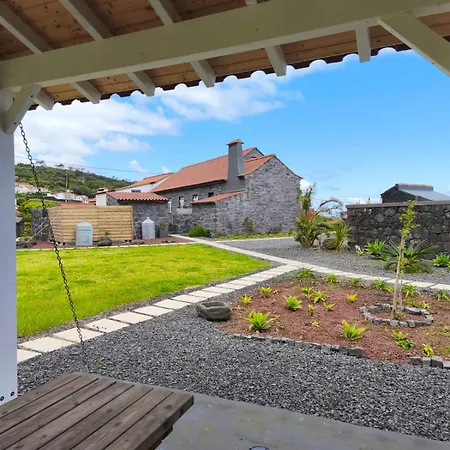Cá Por Casa Pico-criptoméria * Prainha (Sao Roque do Pico)