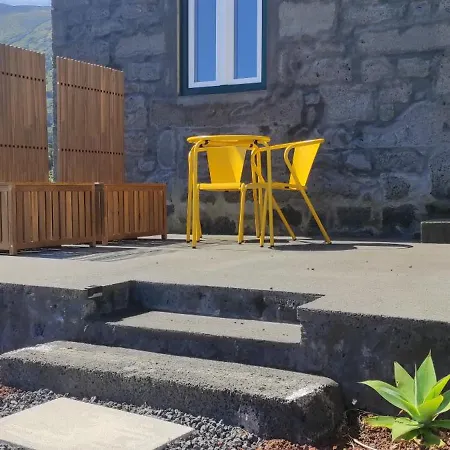 Ca Por Casa Pico-criptomeria Prainha (Sao Roque do Pico)