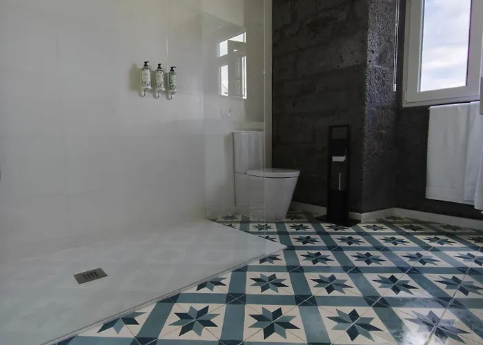 Ca Por Casa Pico-criptomeria Prainha (Sao Roque do Pico)